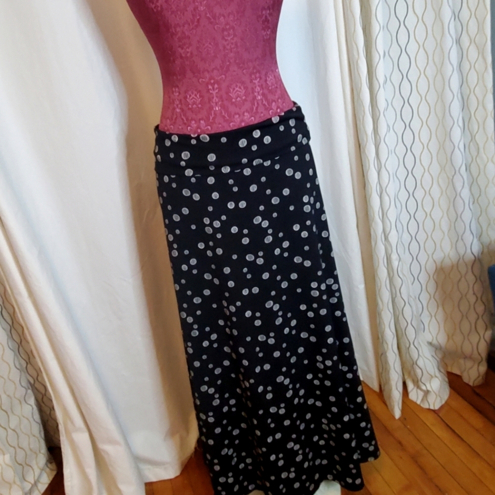 Lularoe maxi skirt size M black with gray bubbles
